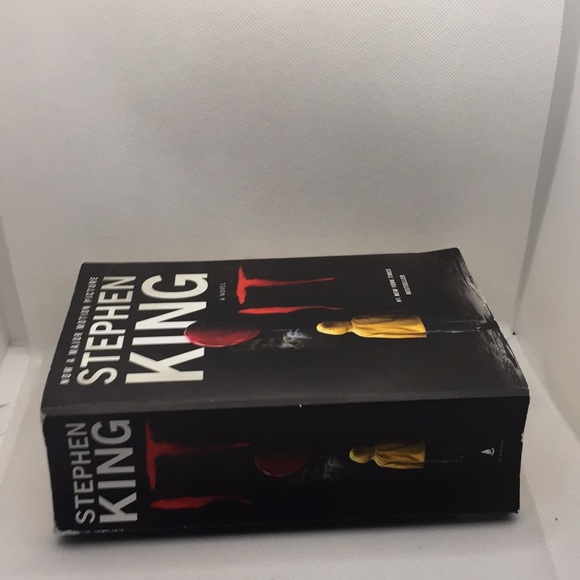It by Stephen King A Novel Horror Thriller Clown Paperback Book Scribner 2017 - Picture 3 of 12